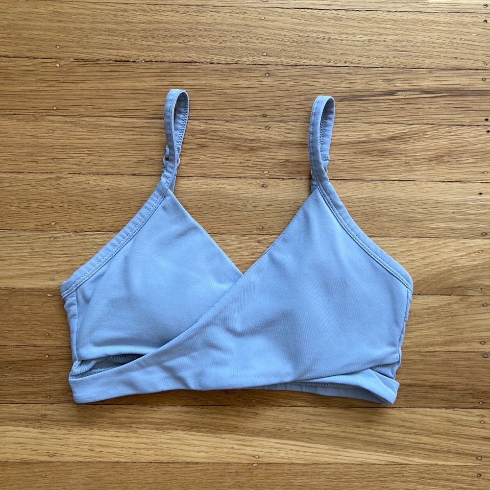 *SOLD* Fabletics Tammy crisscross sports bra
